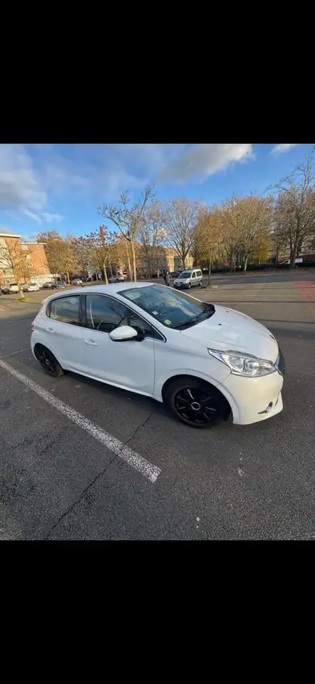 Peugeot 208 208 — photo 2