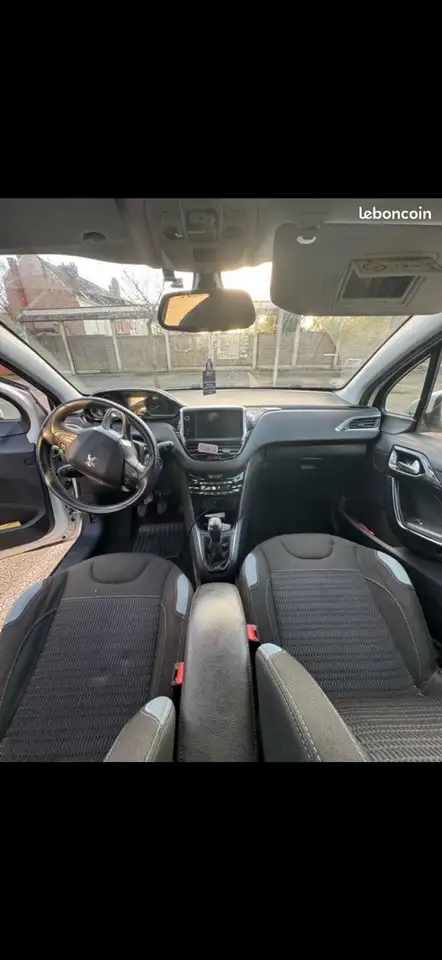 Peugeot 208 208 — photo 3