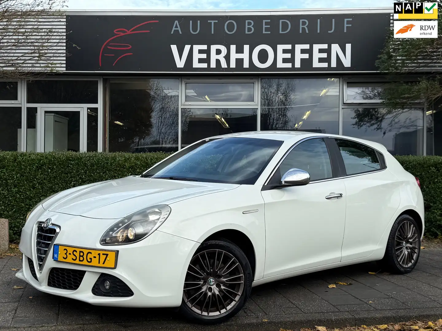Alfa Romeo Giulietta 1.4 T Distinctive - AUTOMAAT - LEDER - CRUISE / CL Wit - 1