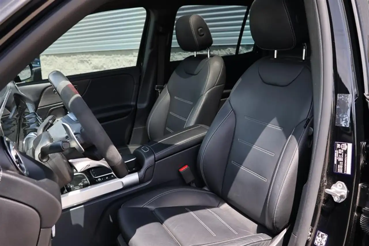 Mercedes-Benz GLB снимка Mercedes-Benz GLB
