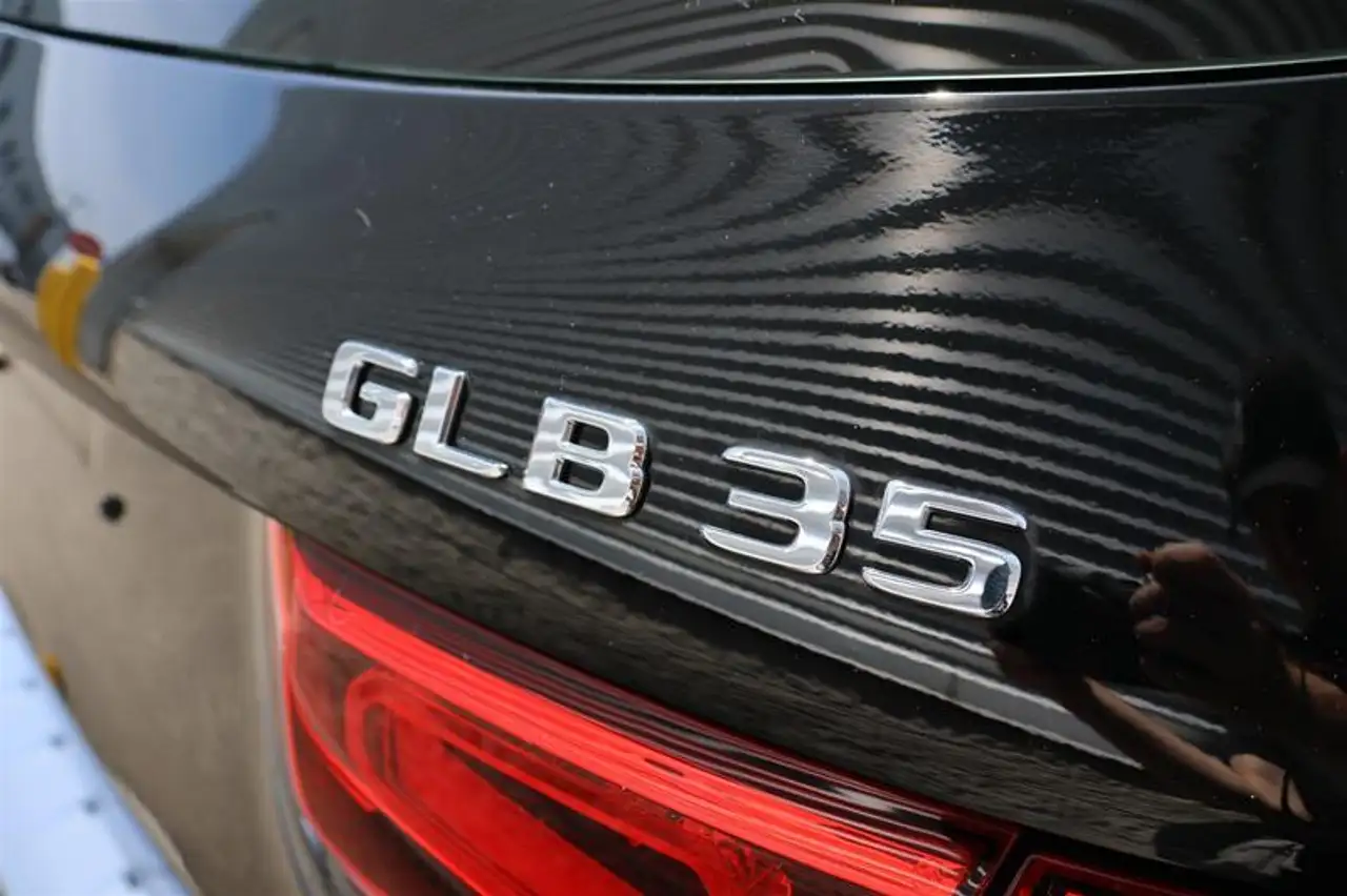 Mercedes-Benz GLB снимка Mercedes-Benz GLB