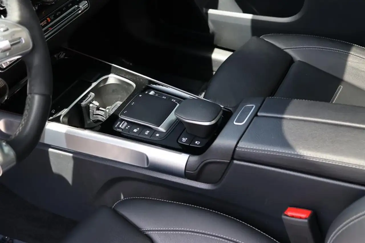 Mercedes-Benz GLB снимка Mercedes-Benz GLB