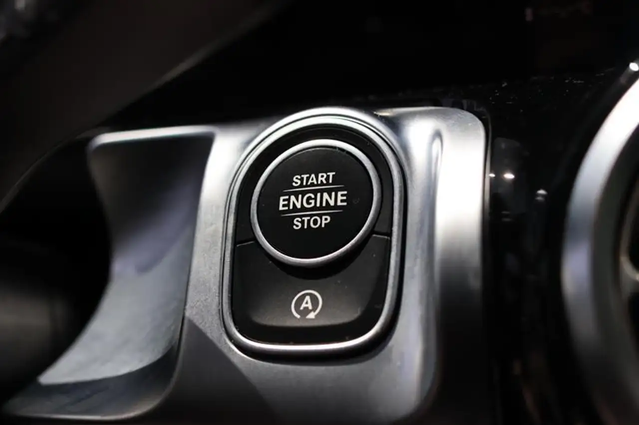 Mercedes-Benz GLB снимка Mercedes-Benz GLB