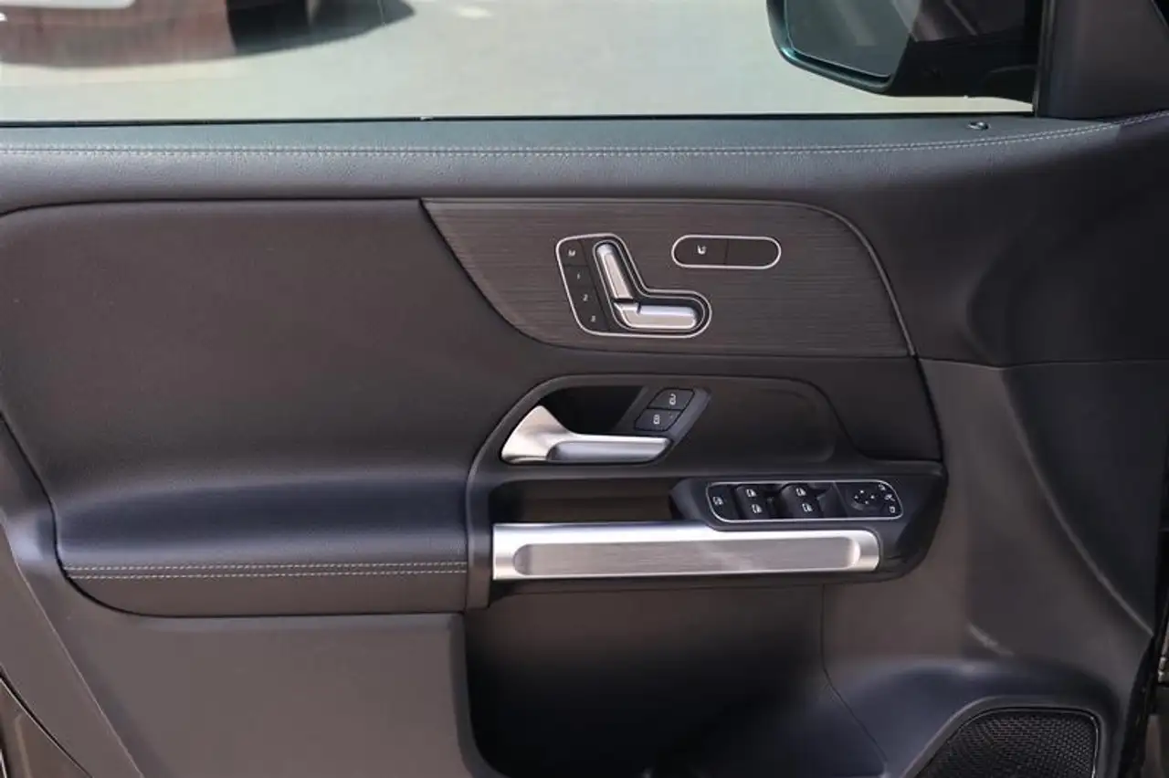 Mercedes-Benz GLB снимка Mercedes-Benz GLB