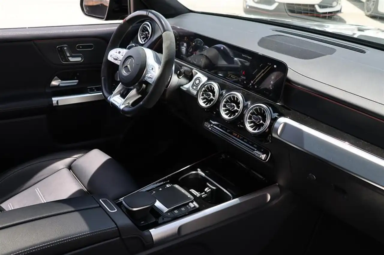 Mercedes-Benz GLB снимка Mercedes-Benz GLB
