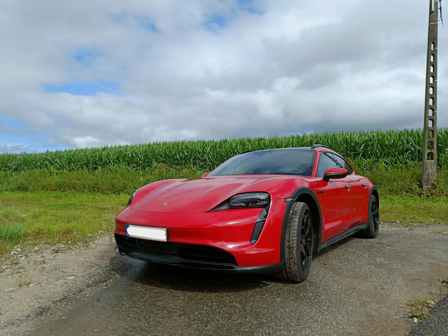 Porsche Taycan 4S Cross Turismo Rouge - 1
