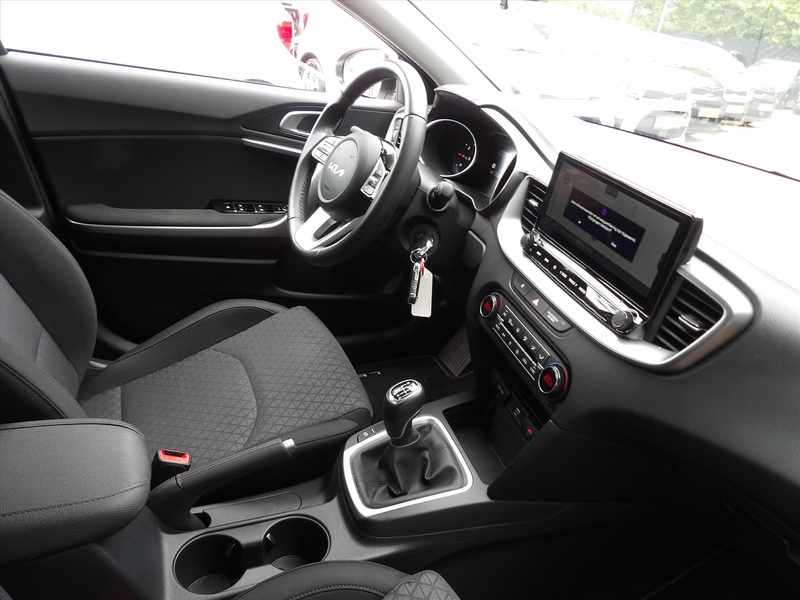 Kia Ceed / cee'd 1.0 Turbo ComfortLine Navi !!!!4.400km!!!! Org. Ne — photo 24