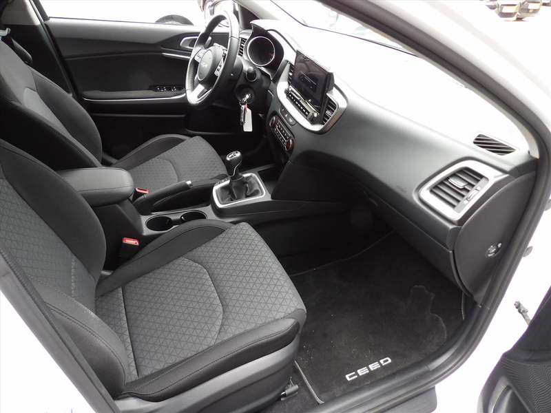 Kia Ceed / cee'd 1.0 Turbo ComfortLine Navi !!!!4.400km!!!! Org. Ne — photo 20