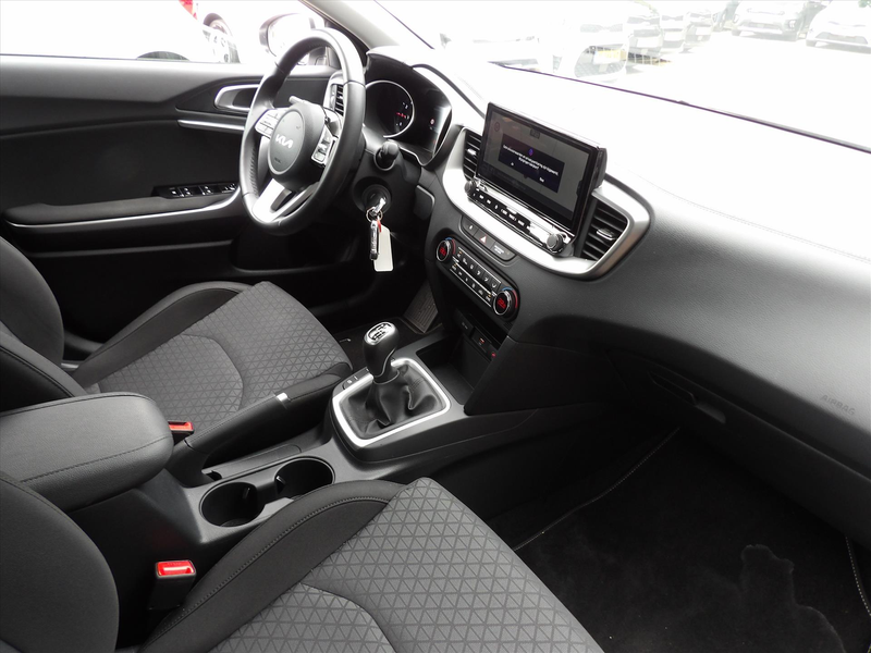 Kia Ceed / cee'd 1.0 Turbo ComfortLine Navi !!!!4.400km!!!! Org. Ne — photo 22