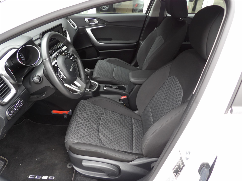 Kia Ceed / cee'd 1.0 Turbo ComfortLine Navi !!!!4.400km!!!! Org. Ne — photo 27