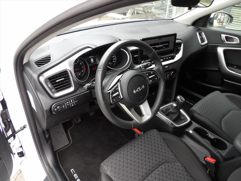 Kia Ceed / cee'd 1.0 Turbo ComfortLine Navi !!!!4.400km!!!! Org. Ne — photo 28
