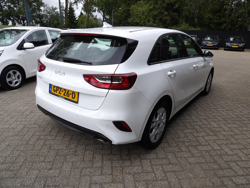 Kia Ceed / cee'd 1.0 Turbo ComfortLine Navi !!!!4.400km!!!! Org. Ne — photo 4