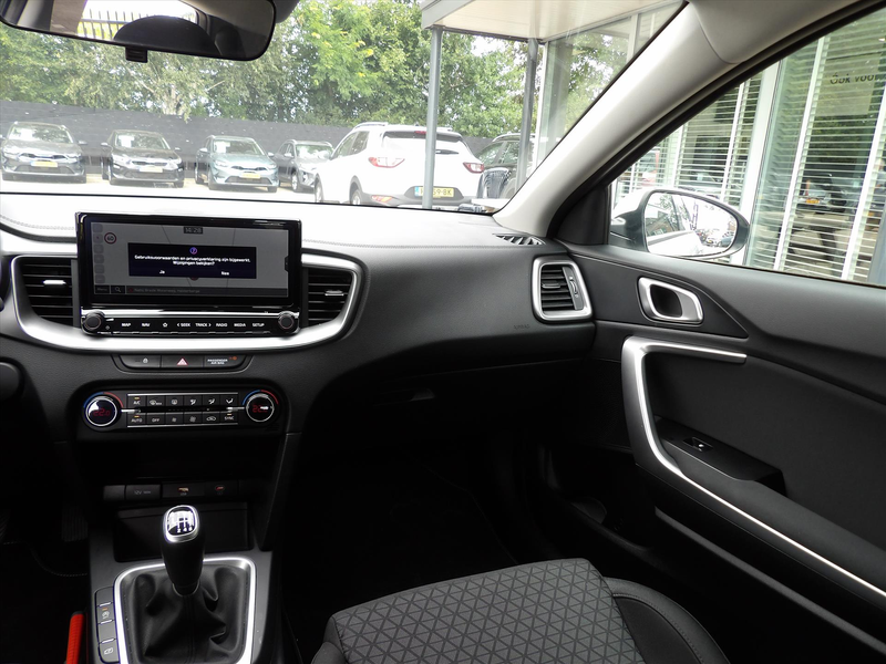 Kia Ceed / cee'd 1.0 Turbo ComfortLine Navi !!!!4.400km!!!! Org. Ne — photo 14