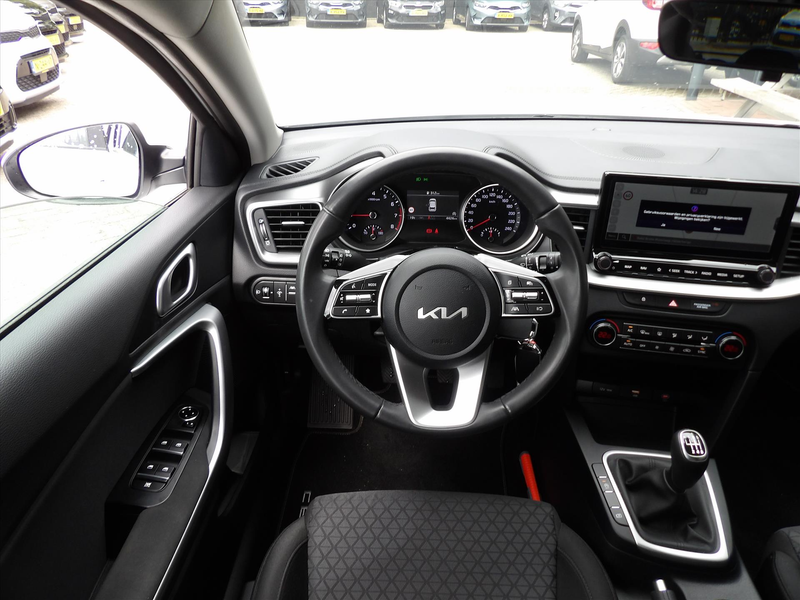 Kia Ceed / cee'd 1.0 Turbo ComfortLine Navi !!!!4.400km!!!! Org. Ne — photo 15