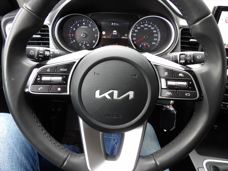 Kia Ceed / cee'd 1.0 Turbo ComfortLine Navi !!!!4.400km!!!! Org. Ne — photo 32