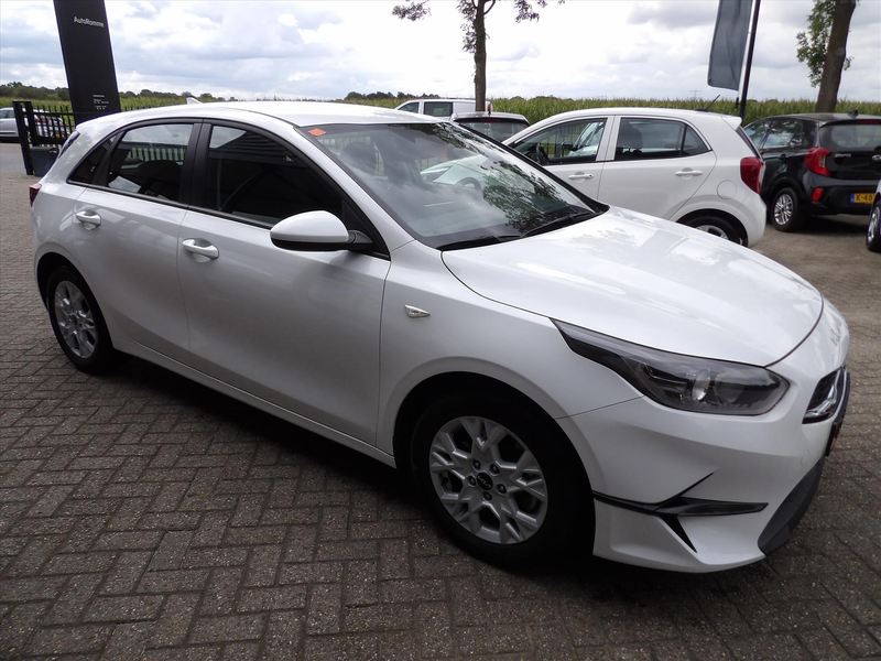 Kia Ceed / cee'd 1.0 Turbo ComfortLine Navi !!!!4.400km!!!! Org. Ne — photo 5