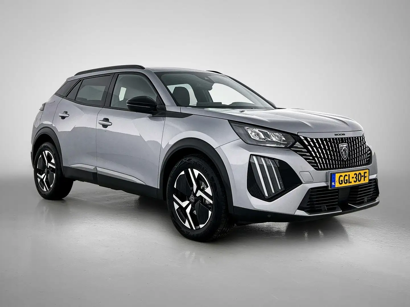 Peugeot 2008 SUV Allure 100pk | Navigatie | Achteruitrijcamera Gris - 2