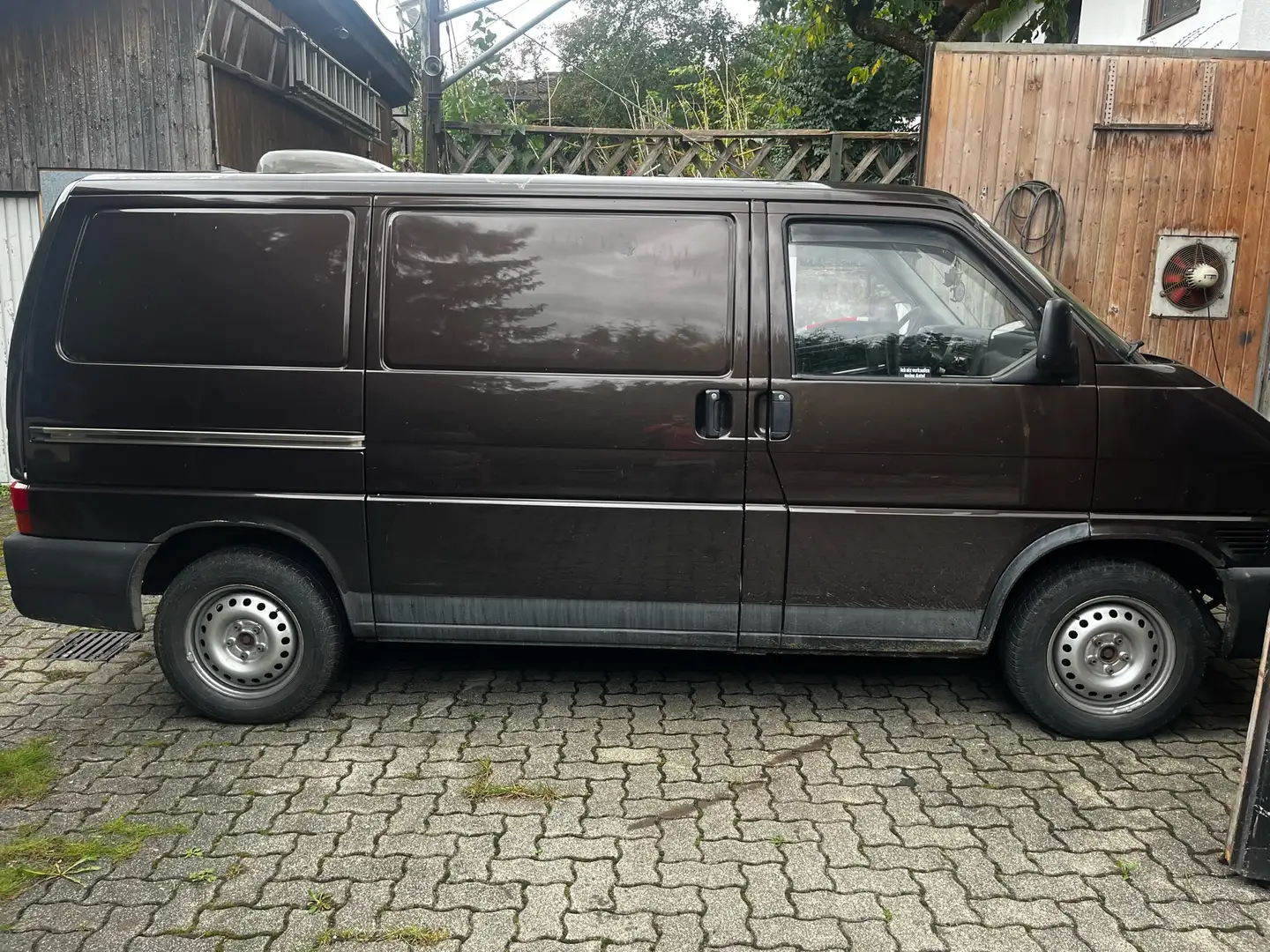 Volkswagen T4 Kombi 3-0-0 2,5 TDI Hnědá - 2