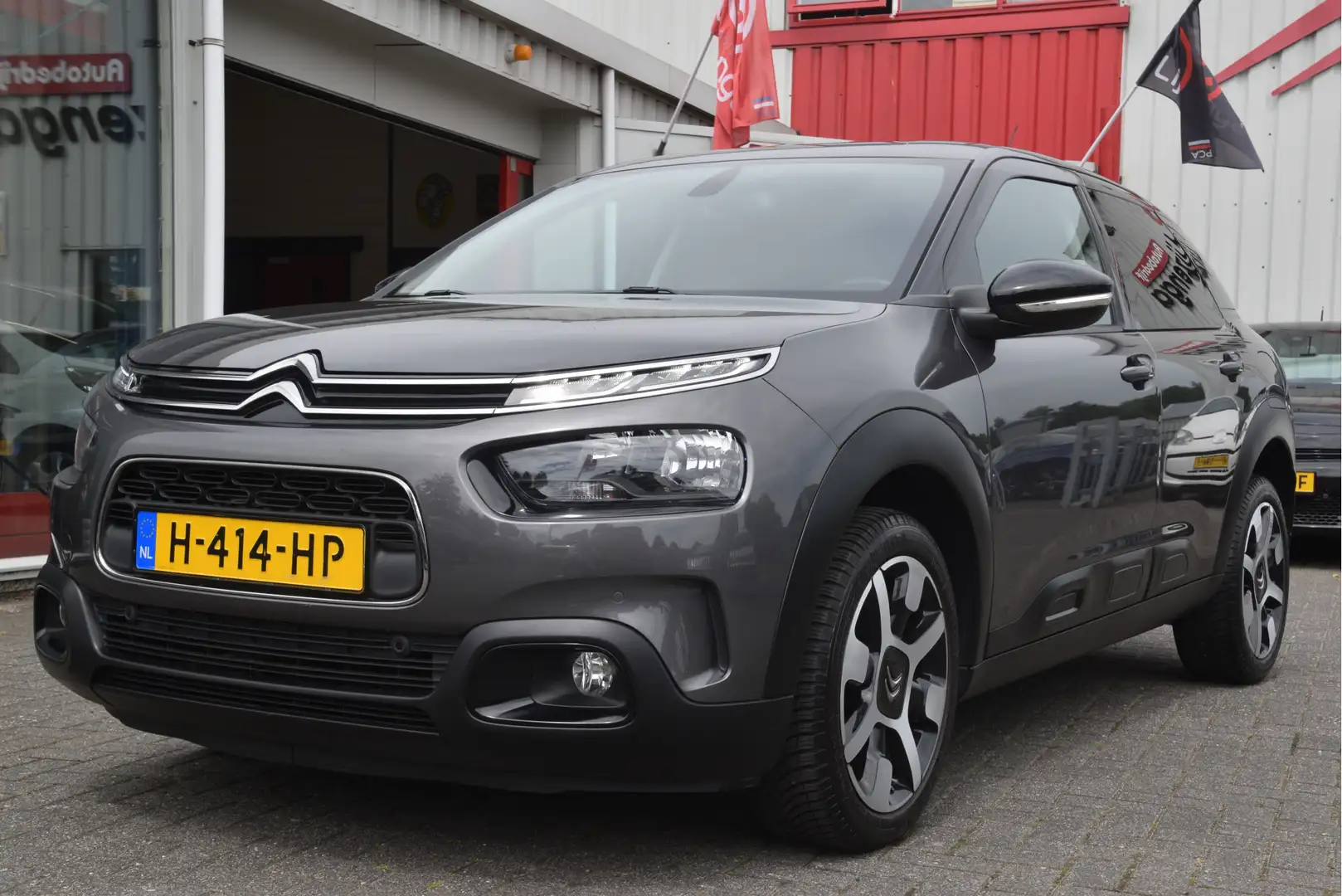 Citroen C4 Cactus 1.2 PureTech Shine Carplay | PDC | LMV | Clima | B Grijs - 2