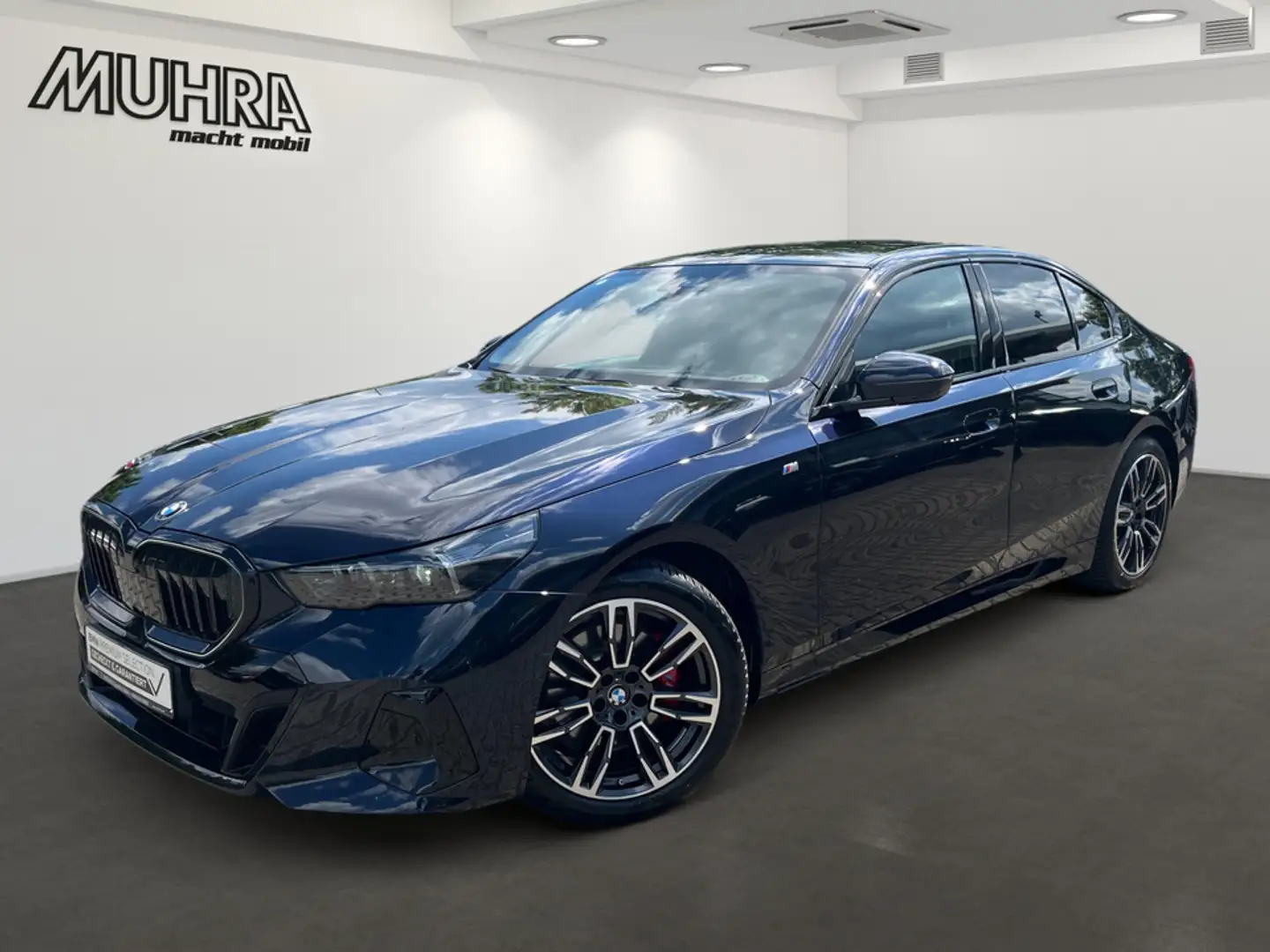 BMW 520 i M Sport Pro Pano Sthzg. AHK DA/PA+ HUD DAB Černá - 2