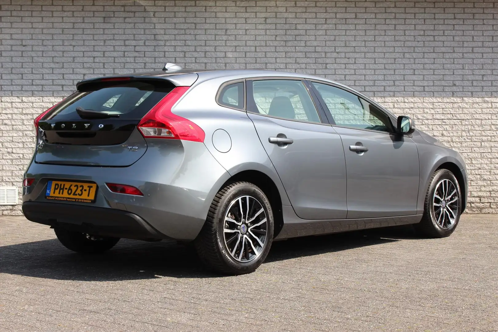 Volvo V40 1.5 T2 122PK Geartronic Nordic+ | Stoelverwarming Gris - 2