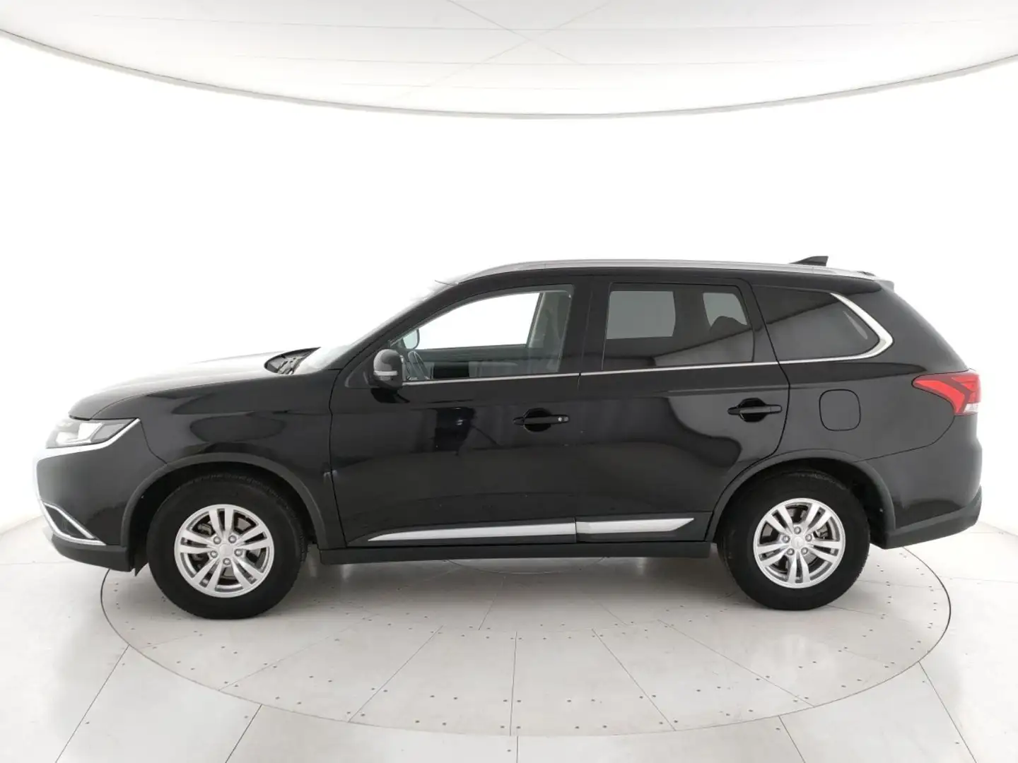 Mitsubishi Outlander 2.0 Intense 2wd GPL Zwart - 2