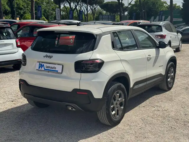 Jeep Avenger view 4