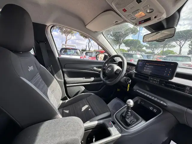 Jeep Avenger view 15