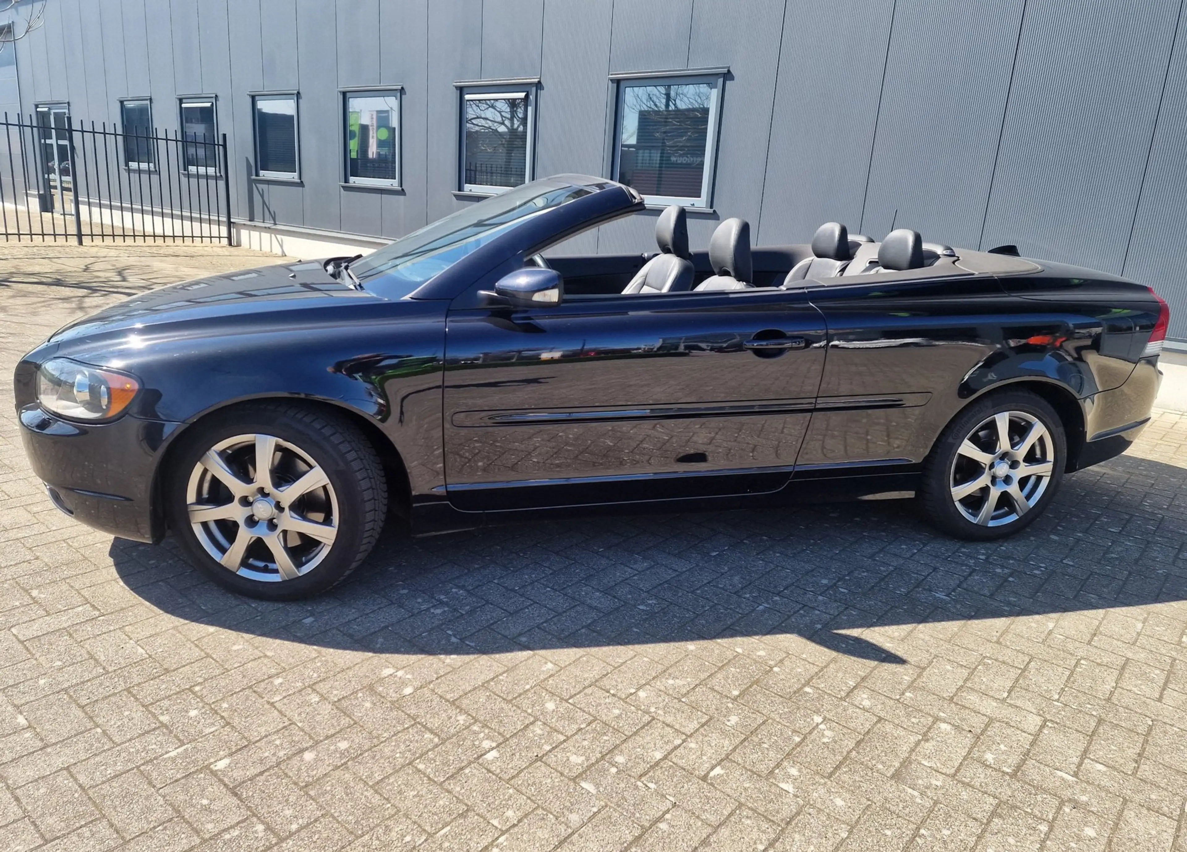 Volvo C70 Convertible 2.4 Summum, netto € 6.600, archief fot — photo 3