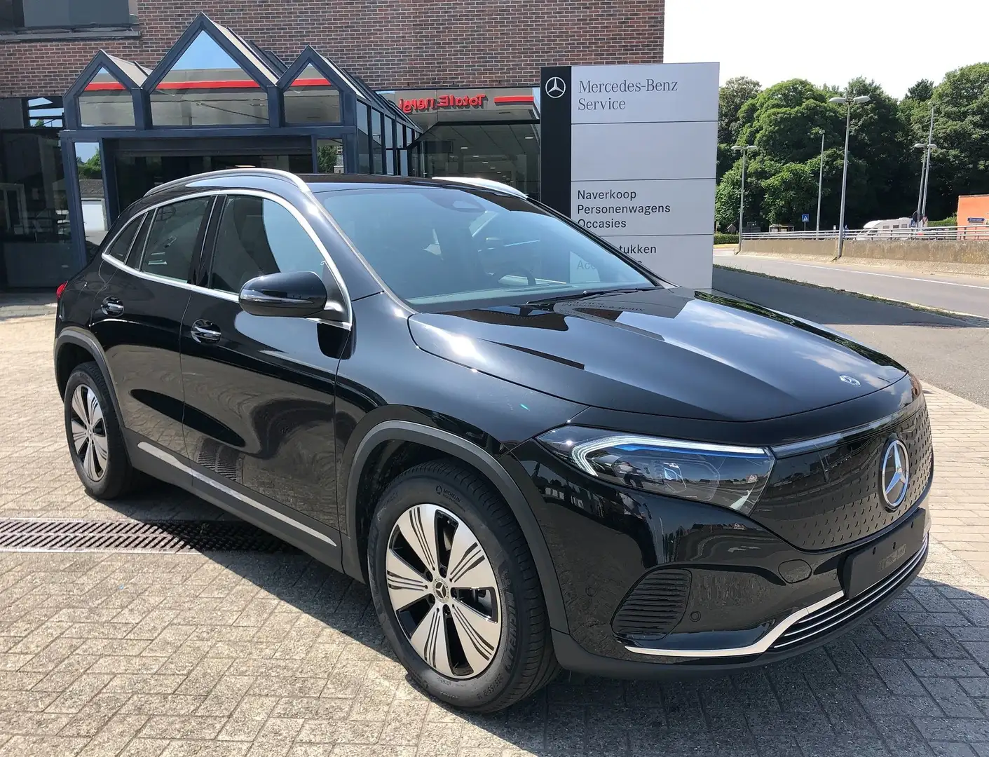Mercedes-Benz EQA 300 EQA 300 4Matic Noir - 1