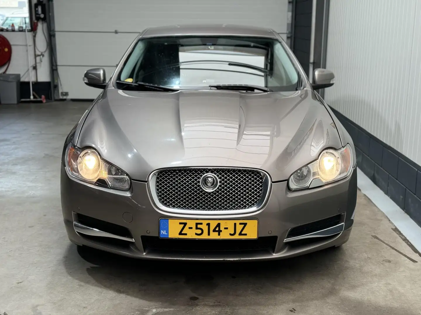 Jaguar XF 2.7D V6 Luxury Gris - 2