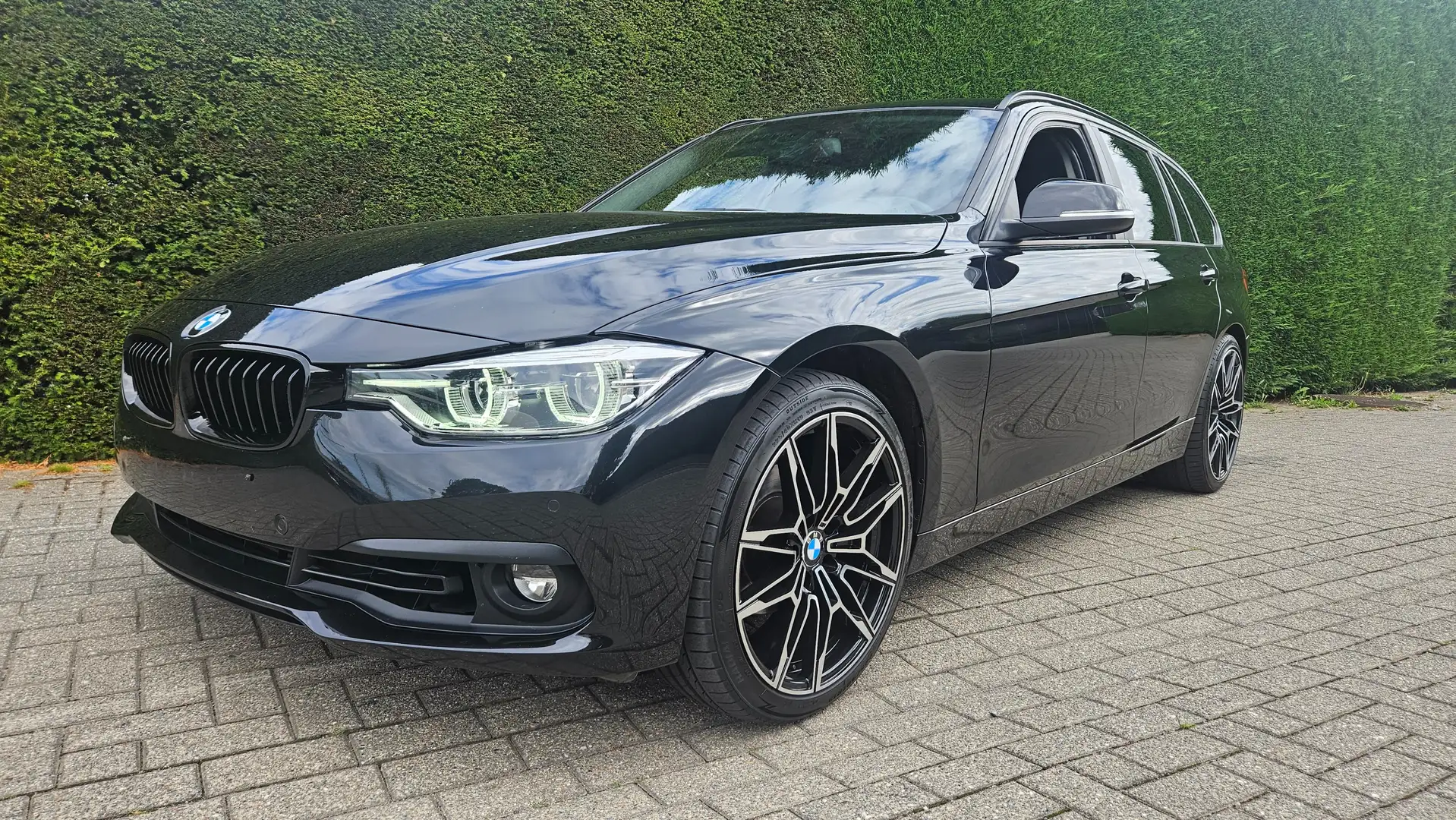 BMW 318 318i Touring Aut. Noir - 1