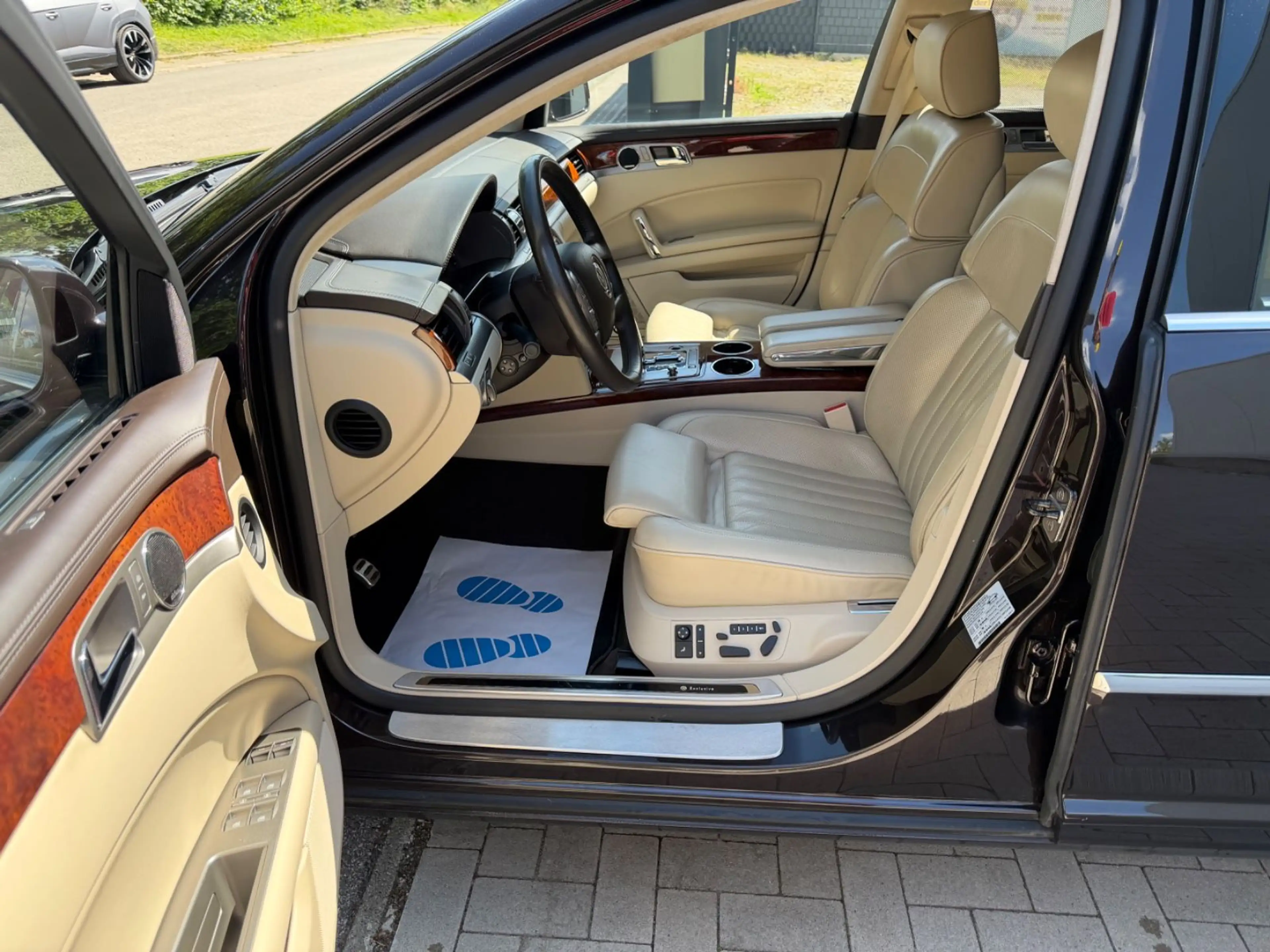 Volkswagen Phaeton 4.2 V8 L 4-Sitzer*DVD-FOND*STNDHZ*VOLL! — photo 10