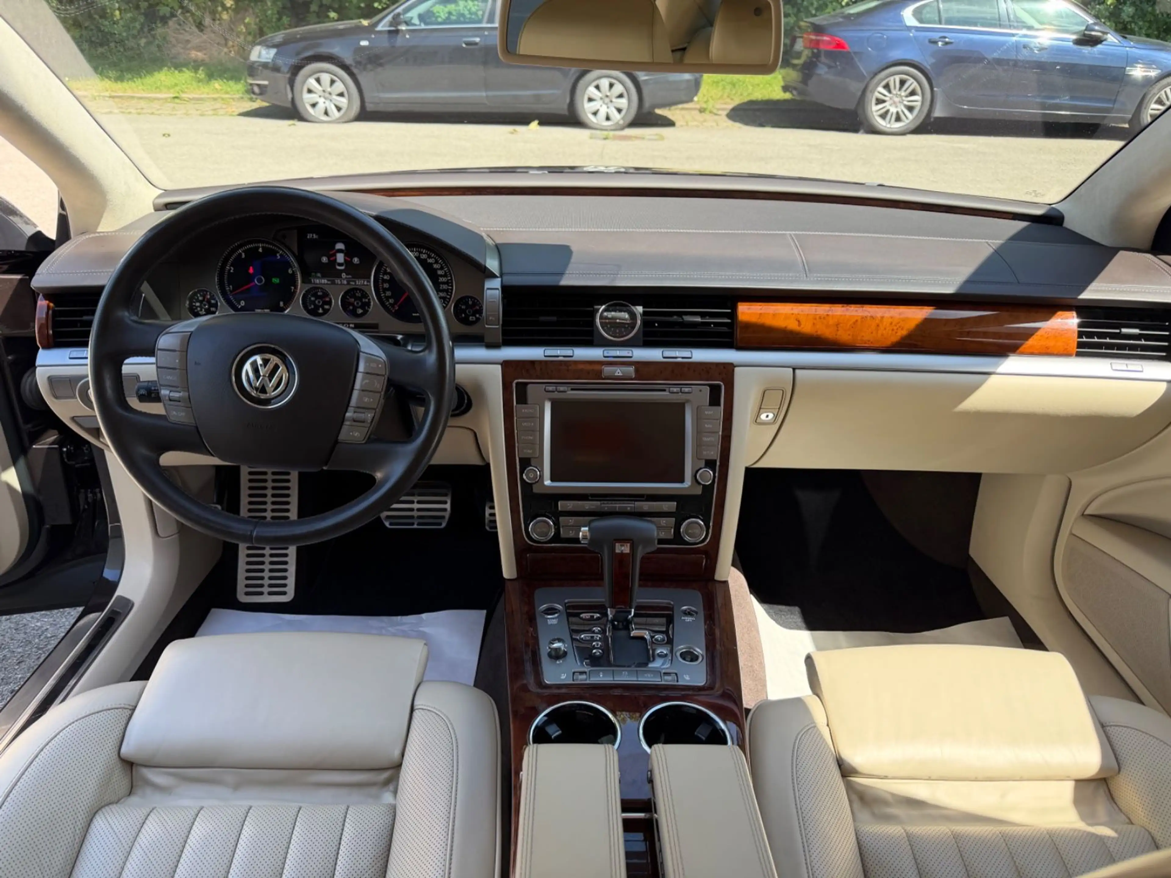 Volkswagen Phaeton 4.2 V8 L 4-Sitzer*DVD-FOND*STNDHZ*VOLL! — photo 15