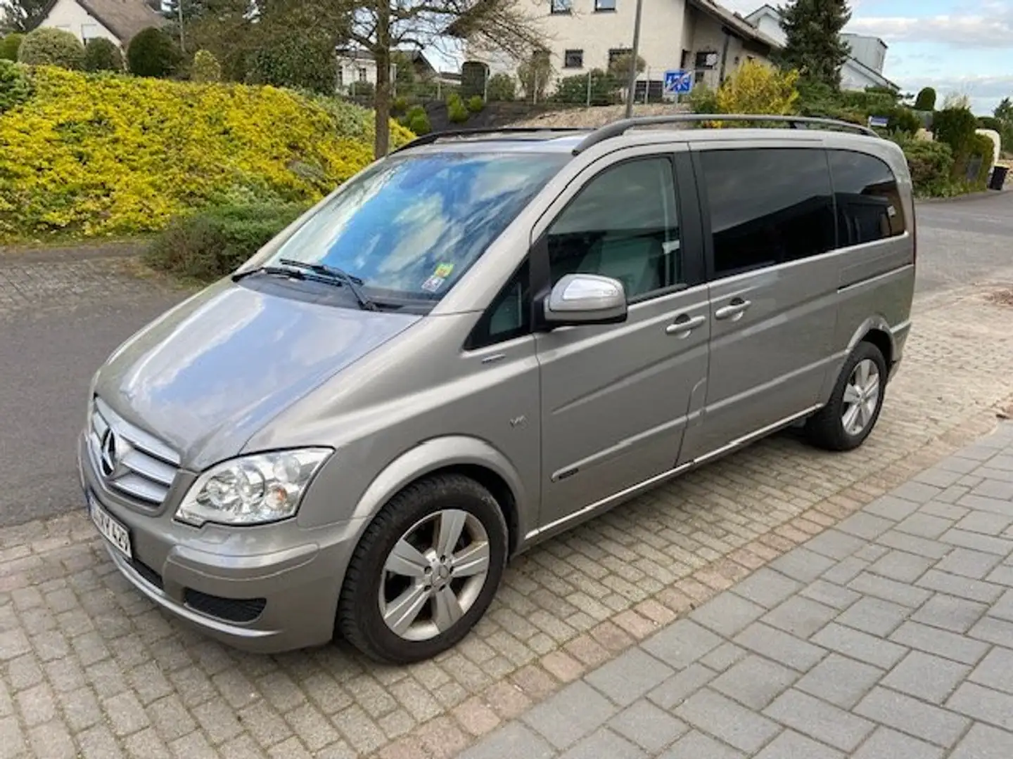 Mercedes-Benz Viano Viano 3.0 CDI DPF kompakt Automatik Avantgarde Grau - 1