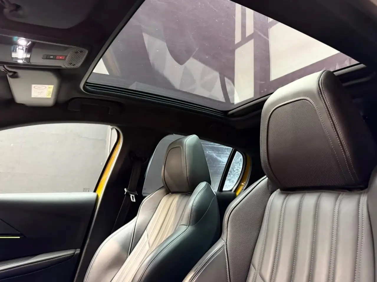 Peugeot 208 208 — photo 14