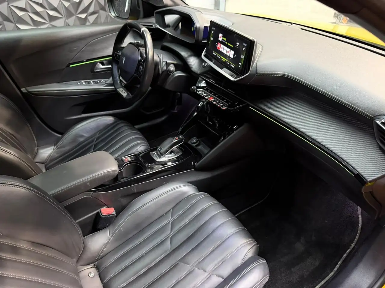 Peugeot 208 208 — photo 16