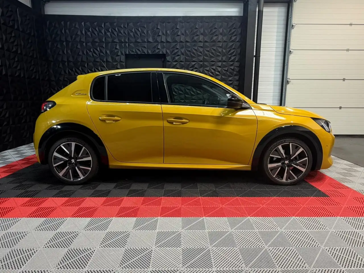 Peugeot 208 208 — photo 2