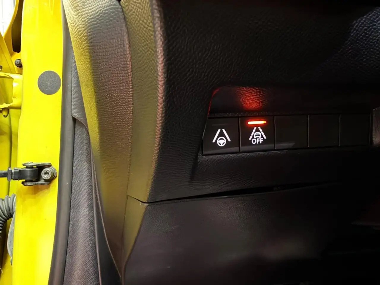 Peugeot 208 208 — photo 36