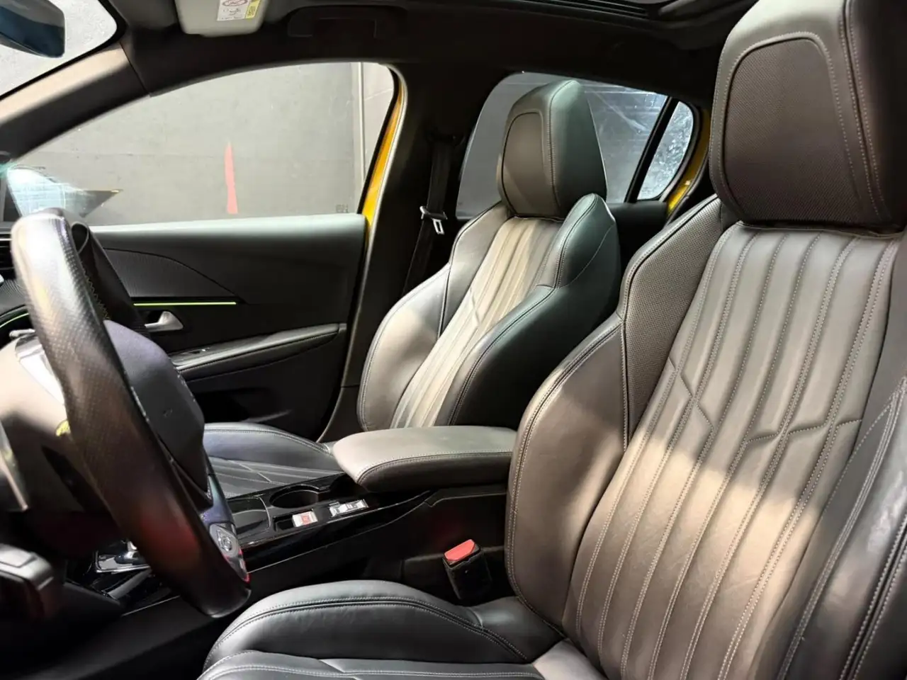 Peugeot 208 208 — photo 13