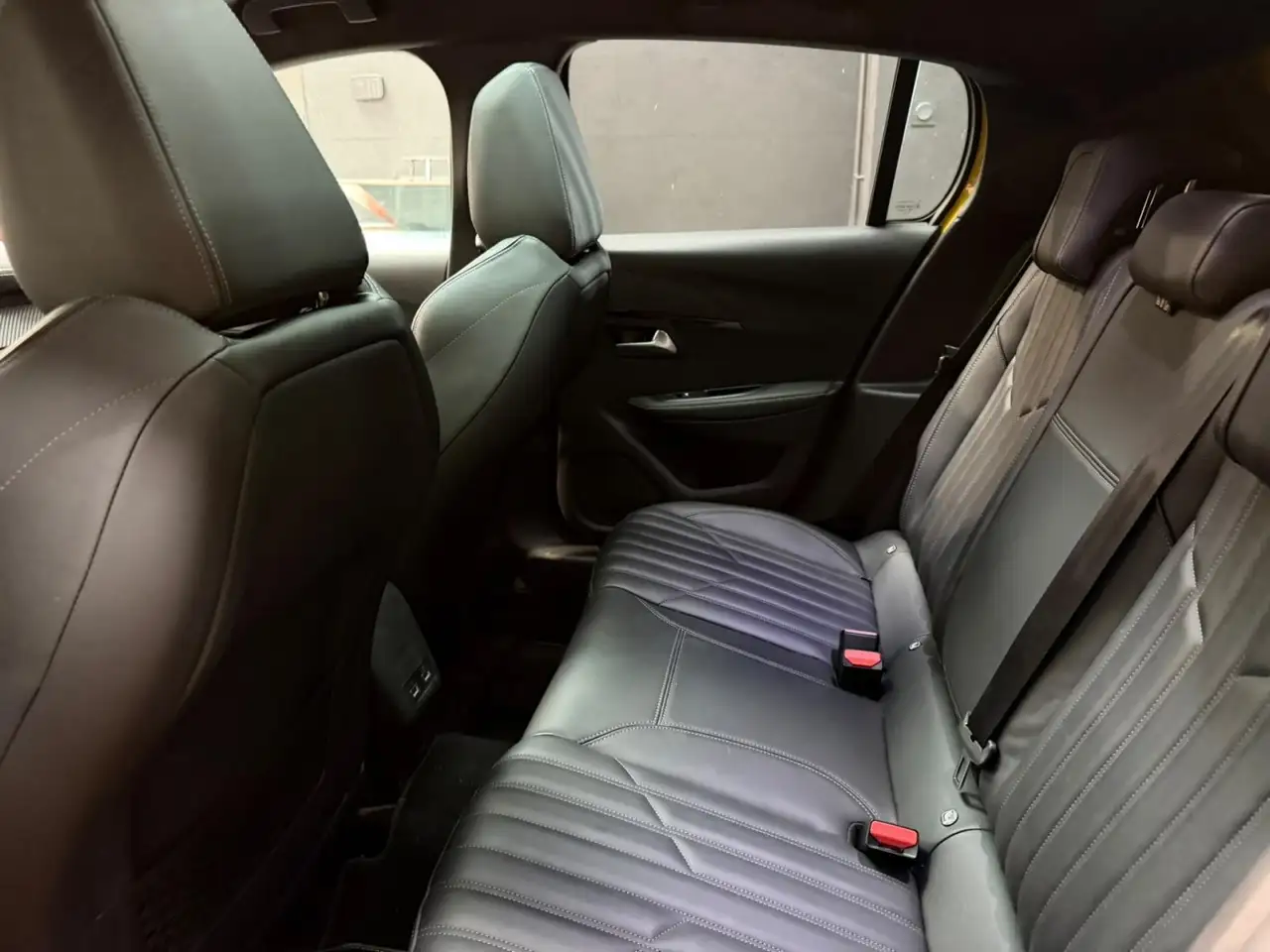 Peugeot 208 208 — photo 25