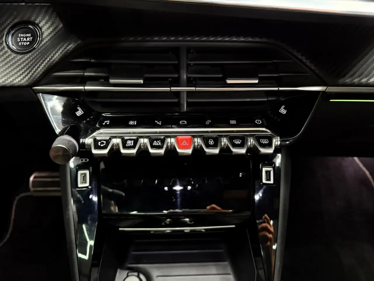 Peugeot 208 208 — photo 38