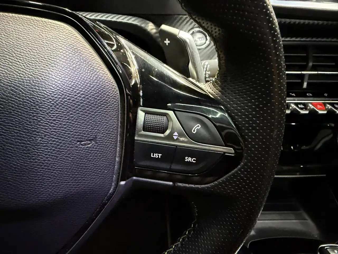Peugeot 208 208 — photo 28