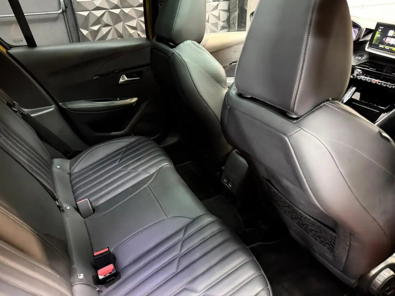 Peugeot 208 208 — photo 23