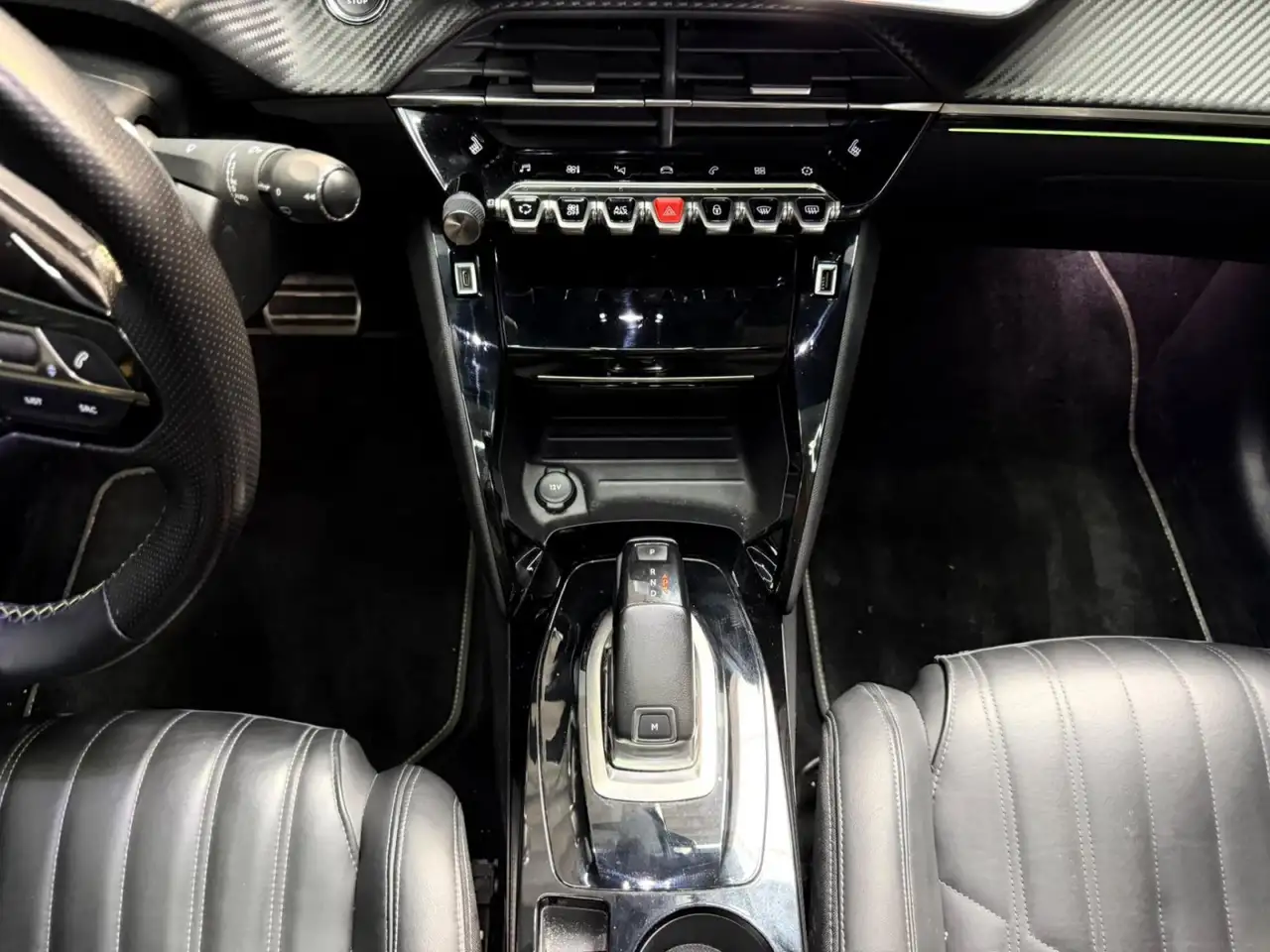 Peugeot 208 208 — photo 30