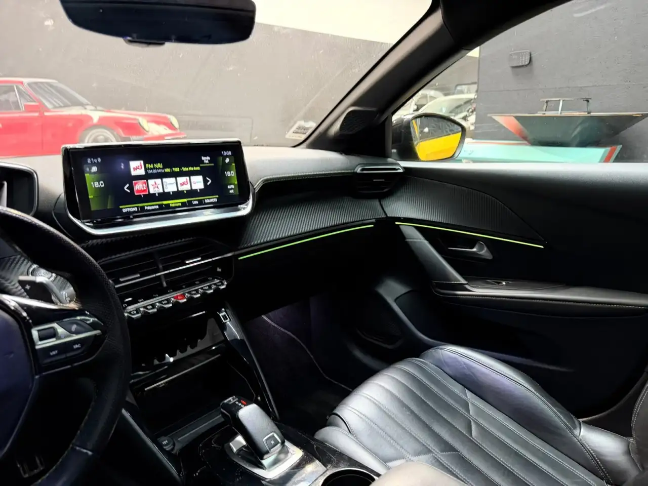 Peugeot 208 208 — photo 21
