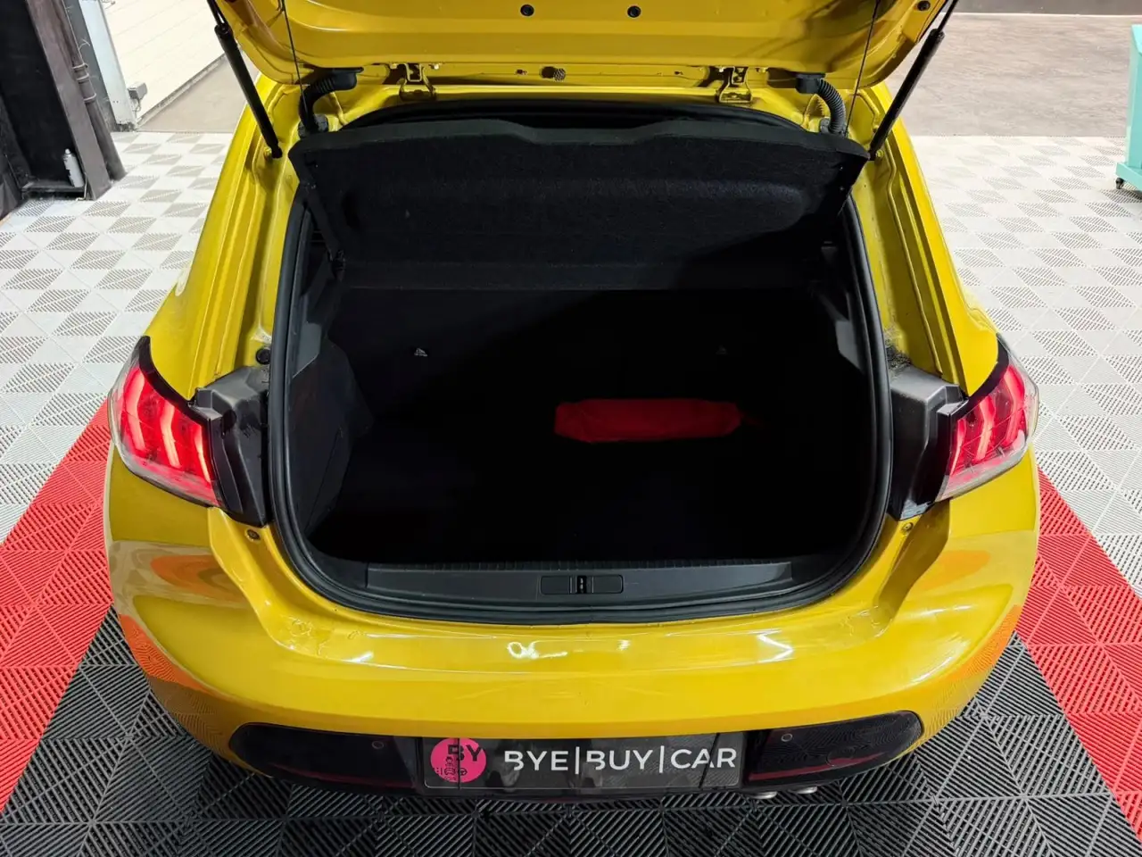 Peugeot 208 208 — photo 42