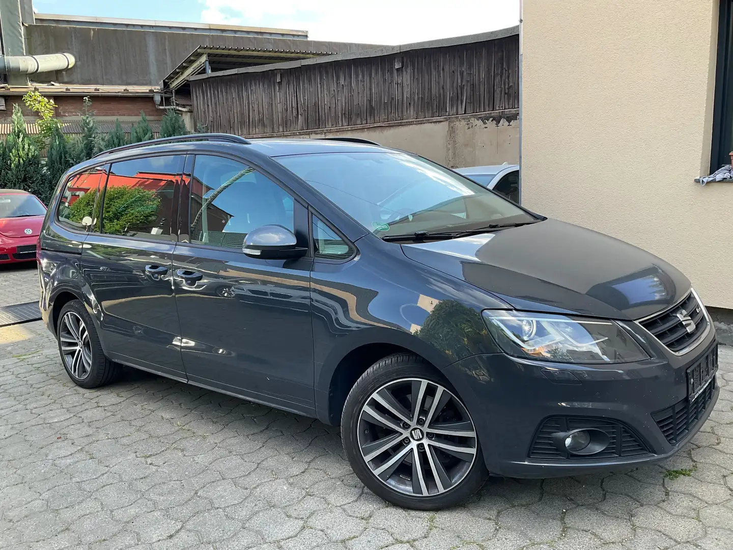 SEAT Alhambra 2,0 TDI,7-Sitzer,AHK,PDC,Bi-Xenon,MwSt,Panorama Šedá - 1