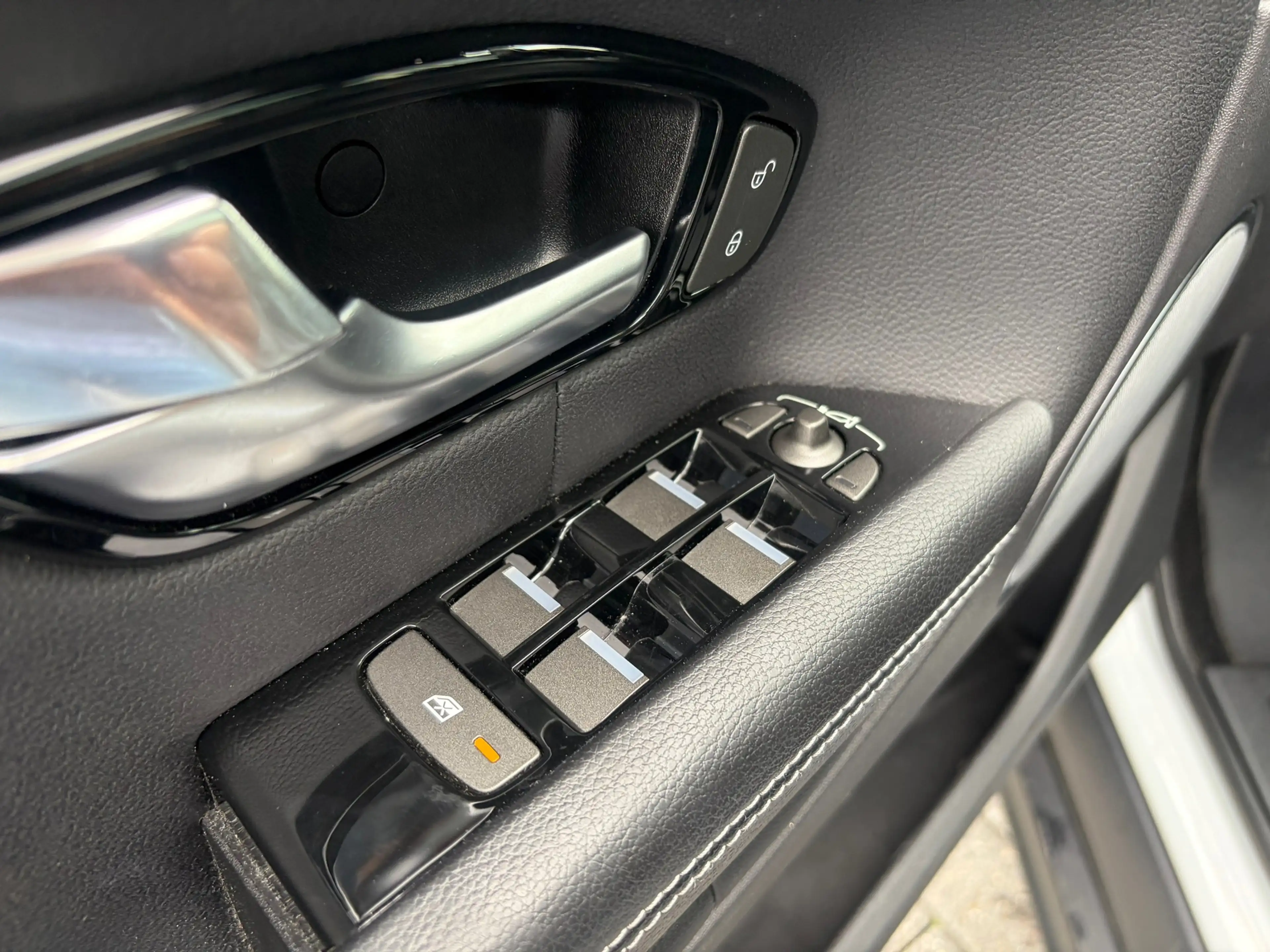 Land Rover Range Rover Evoque 2.0 TD4 HSE Dynamic — photo 8