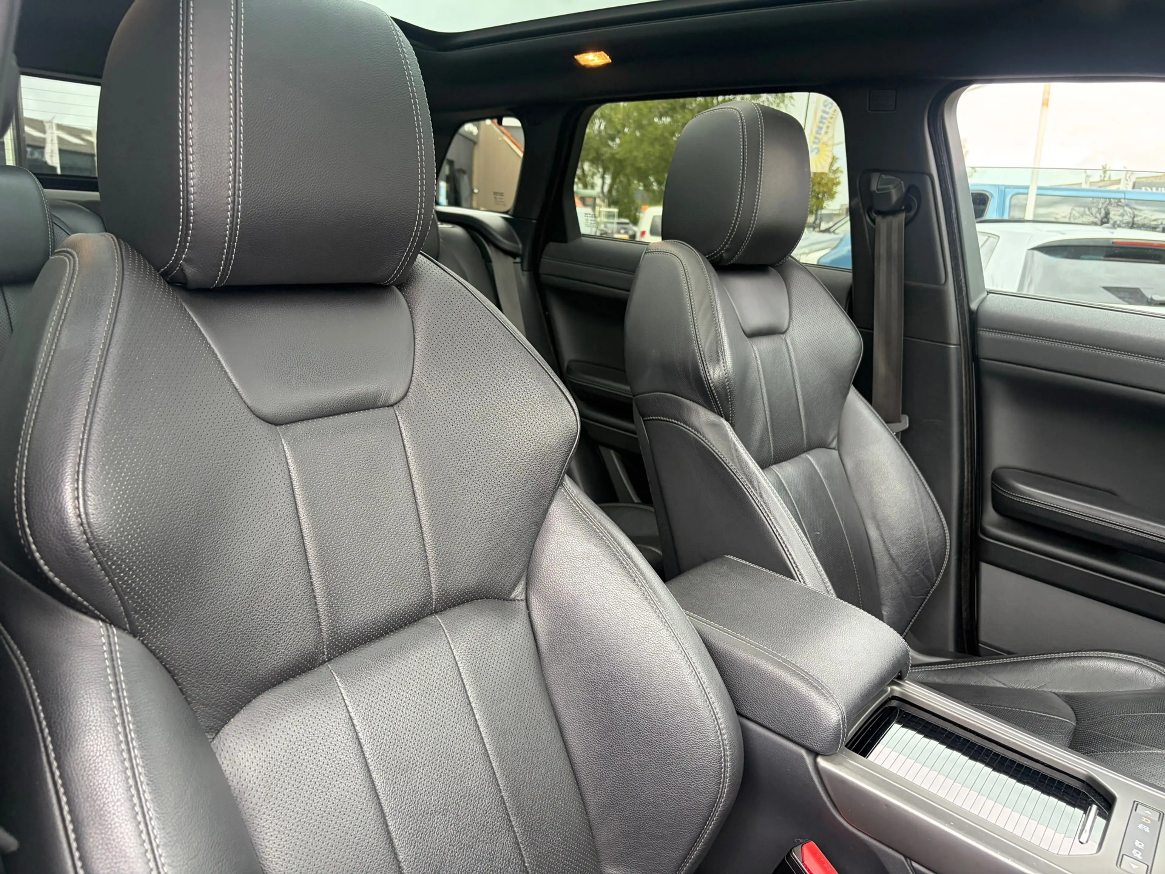 Land Rover Range Rover Evoque 2.0 TD4 HSE Dynamic — photo 26
